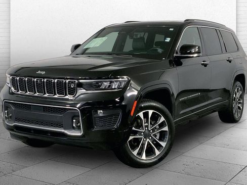 Used 2023 Jeep Grand Cherokee L Overland w/ Advanced Protech Group III AWD/4WD image 12