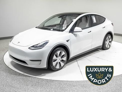 Used 2021 Tesla Model Y Long Range AWD/4WD image 1