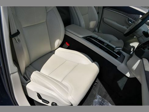 Certified 2024 Volvo XC90 B6 Ultimate w/ Protection Package Premier AWD/4WD image 33