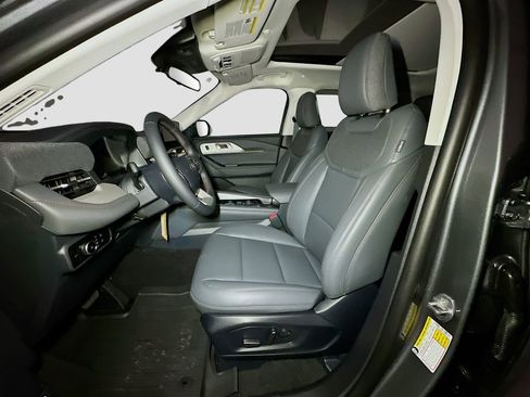 New 2026 Ford Explorer Active w/ Active Comfort Package AWD/4WD image 17