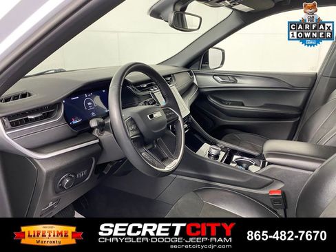 Used 2023 Jeep Grand Cherokee Altitude AWD/4WD image 13