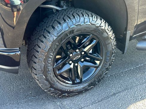 Used 2021 Chevrolet Silverado 1500 LT Trail Boss w/ Convenience Package II AWD/4WD image 11