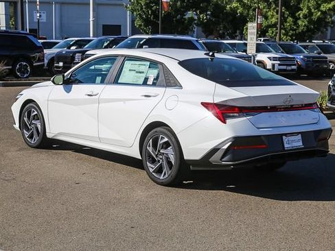 New 2026 Hyundai Elantra Limited FWD image 2