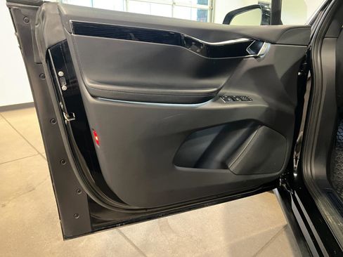 Used 2018 Tesla Model X 75D image 24