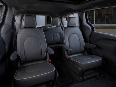 New 2026 Chrysler Pacifica Limited image 15