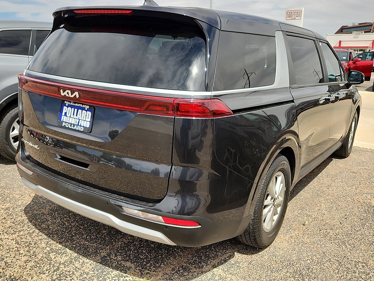 Used 2022 Kia Carnival LX FWD image 3