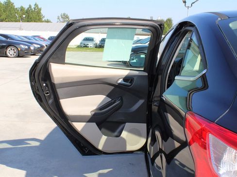 Used 2012 Ford Focus SEL image 22