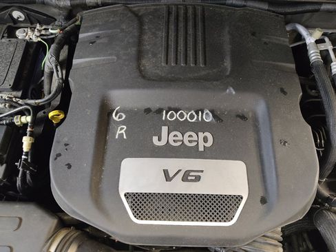 Used 2015 Jeep Wrangler Unlimited Sahara AWD/4WD image 30