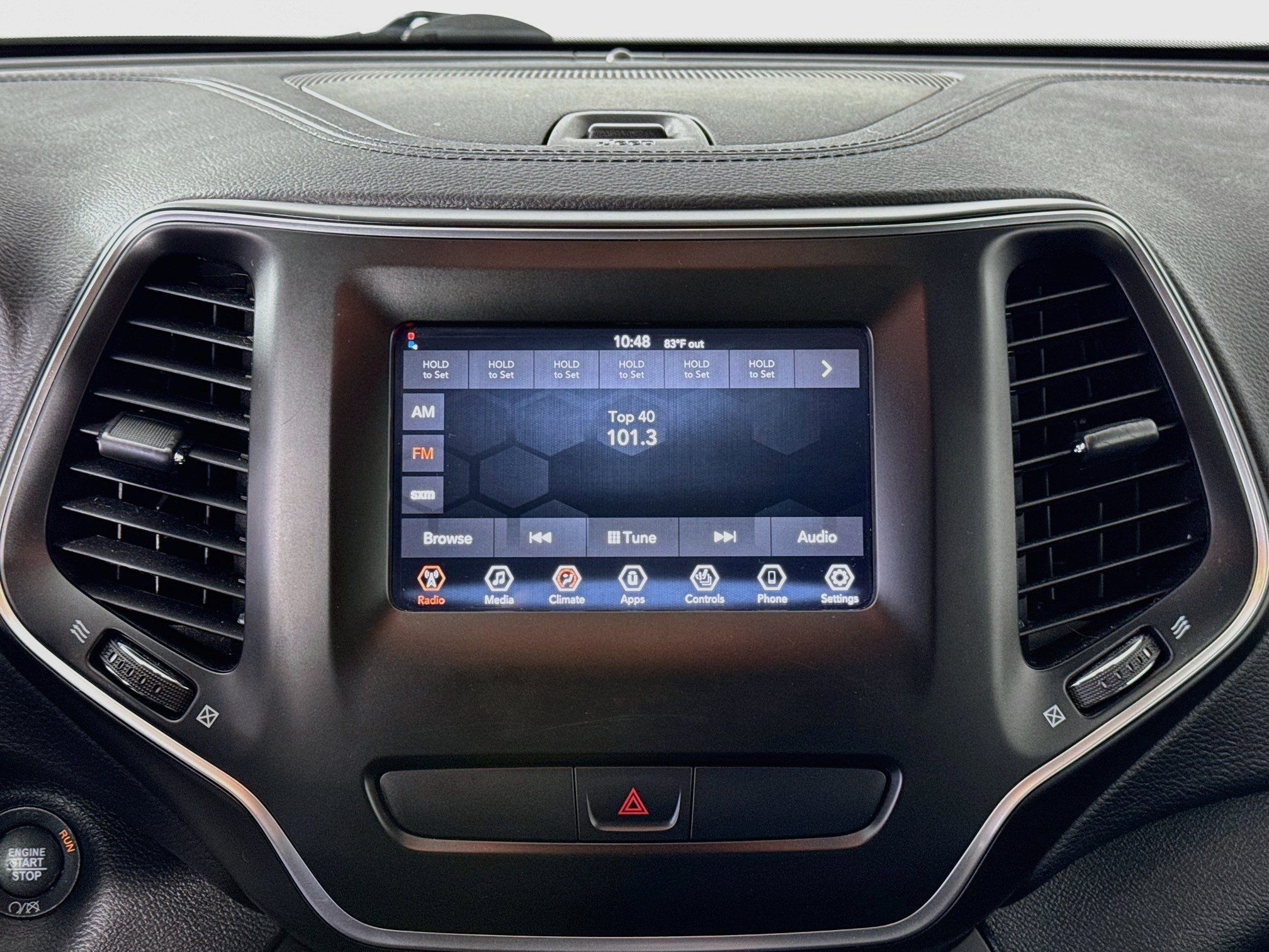 Used 2019 Jeep Cherokee Latitude Plus w/ Cold Weather Group AWD/4WD image 14