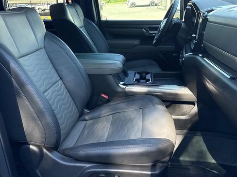 Used 2025 Chevrolet Silverado 2500 ZR2 w/ Technology Package AWD/4WD image 21