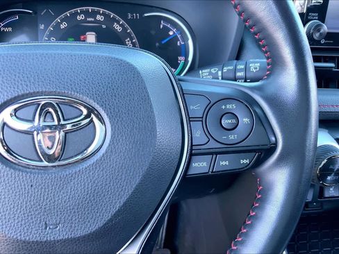 Used 2022 Toyota RAV4 SE w/ Weather & Moonroof Package image 25