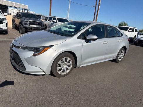 Used 2023 Toyota Corolla LE image 6