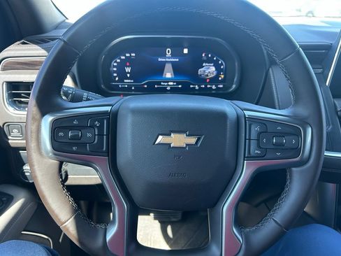 Used 2023 Chevrolet Suburban LT RWD image 10