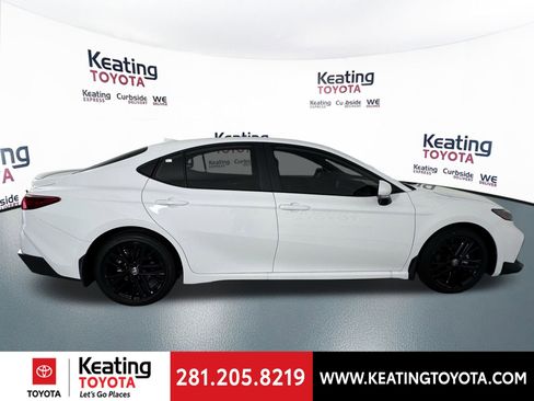 Used 2026 Toyota Camry SE FWD image 4