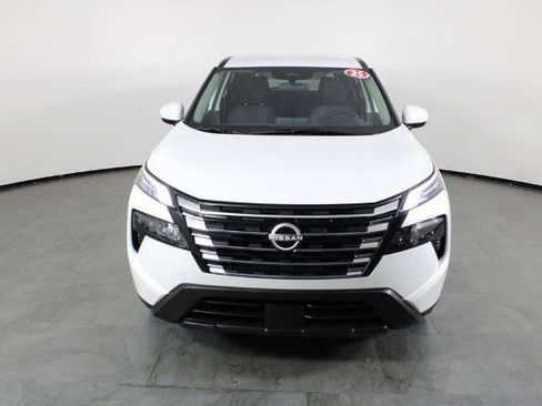 Certified 2025 Nissan Rogue SV image 14