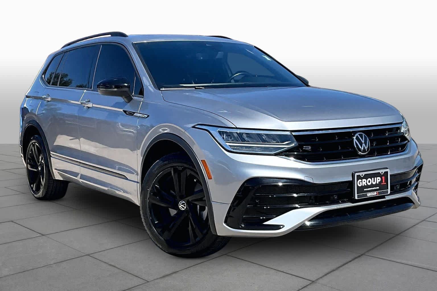 Used 2024 Volkswagen Tiguan SE R-Line FWD image 3
