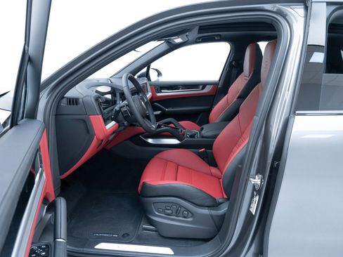 New 2026 Porsche Cayenne image 17