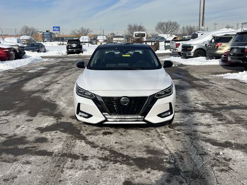 Used 2021 Nissan Sentra SR w/ SR Premium Package image 2