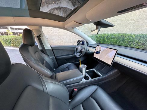 Used 2021 Tesla Model Y Long Range AWD/4WD image 13
