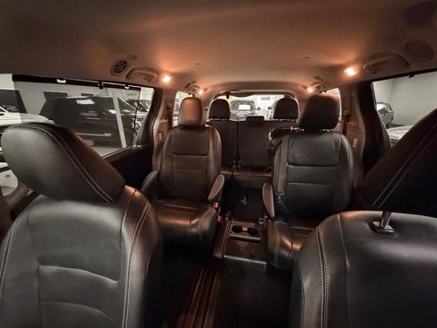 Used 2016 Toyota Sienna SE image 24
