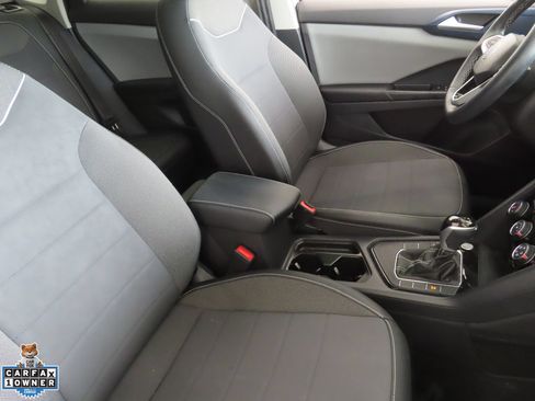 Used 2023 Volkswagen Taos SE w/ Panoramic Sunroof Package FWD image 27