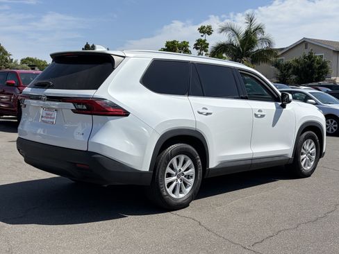 Certified 2025 Toyota Grand Highlander AWD image 3