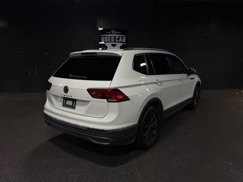 Used 2022 Volkswagen Tiguan SE w/ Panoramic Sunroof Package FWD image 5