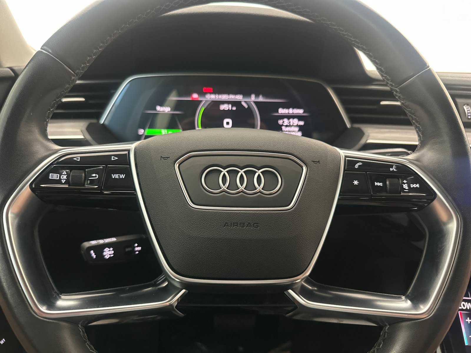 Used 2024 Audi Q8 e-tron Premium Plus AWD/4WD image 22