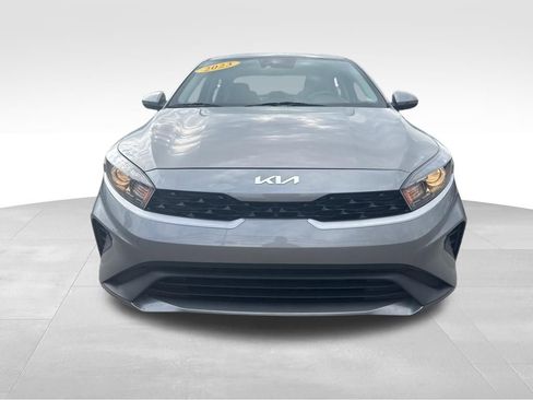 Used 2023 Kia Forte LXS w/ LXS Technology Package FWD image 5