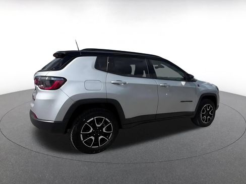 Used 2025 Jeep Compass Trailhawk AWD/4WD image 14