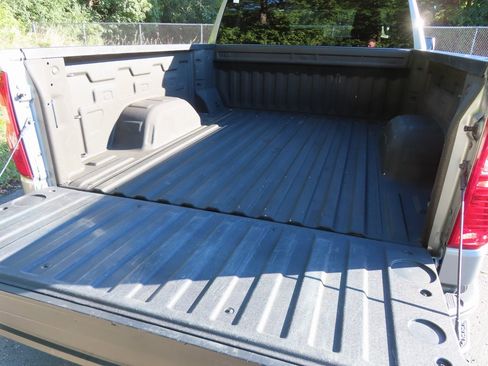 Used 2024 Chevrolet Silverado 1500 Custom image 17