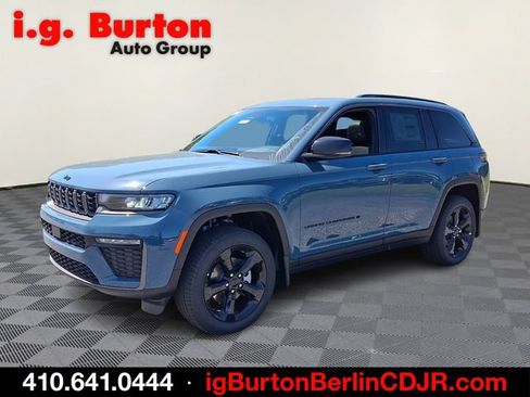New 2026 Jeep Grand Cherokee Limited w/ Limited Altitude Package AWD/4WD image 2