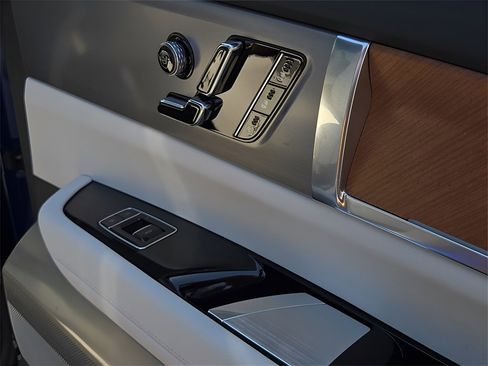 New 2026 Cadillac Vistiq Sport w/ LPO, Floor Liner Package image 14