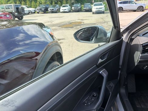 Used 2023 Volkswagen Jetta SE w/ Panoramic Sunroof Package FWD image 16