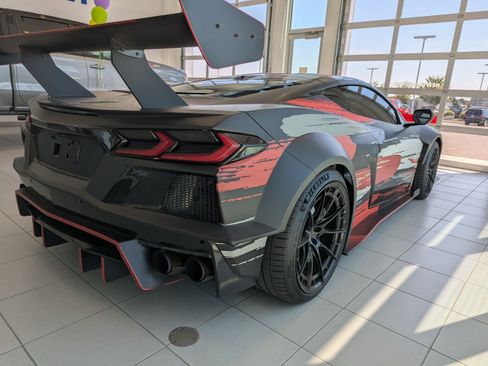 Used 2024 Chevrolet Corvette Stingray Premium Cpe w/ Z51 Performance Package RWD image 5