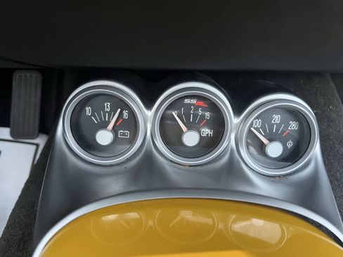 Used 2004 Chevrolet SSR w/ Preferred Equipment Group RWD image 26