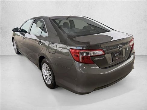 Used 2014 Toyota Camry LE image 7