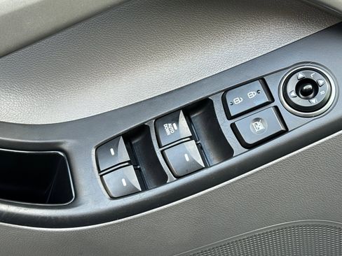 Used 2016 Hyundai Elantra SE image 17