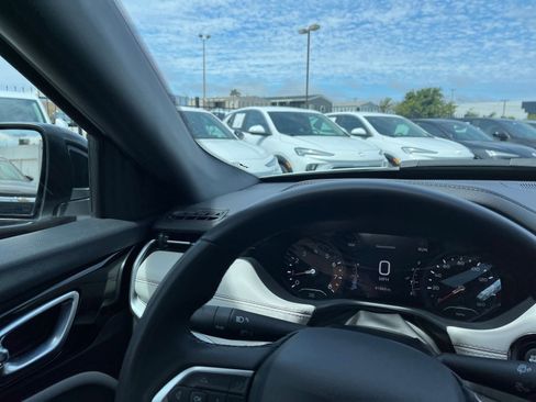 Used 2025 Jeep Compass Limited AWD/4WD image 35