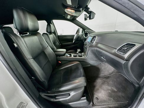 Used 2018 Jeep Grand Cherokee Altitude RWD image 30