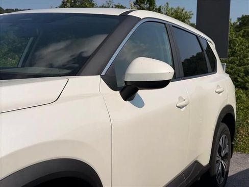 Used 2023 Nissan Rogue SV AWD/4WD image 6