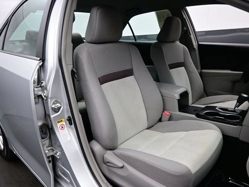 Used 2014 Toyota Camry LE FWD image 14