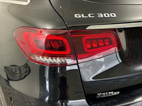 Used 2022 Mercedes-Benz GLC 300 w/ Premium Package Lite image 36