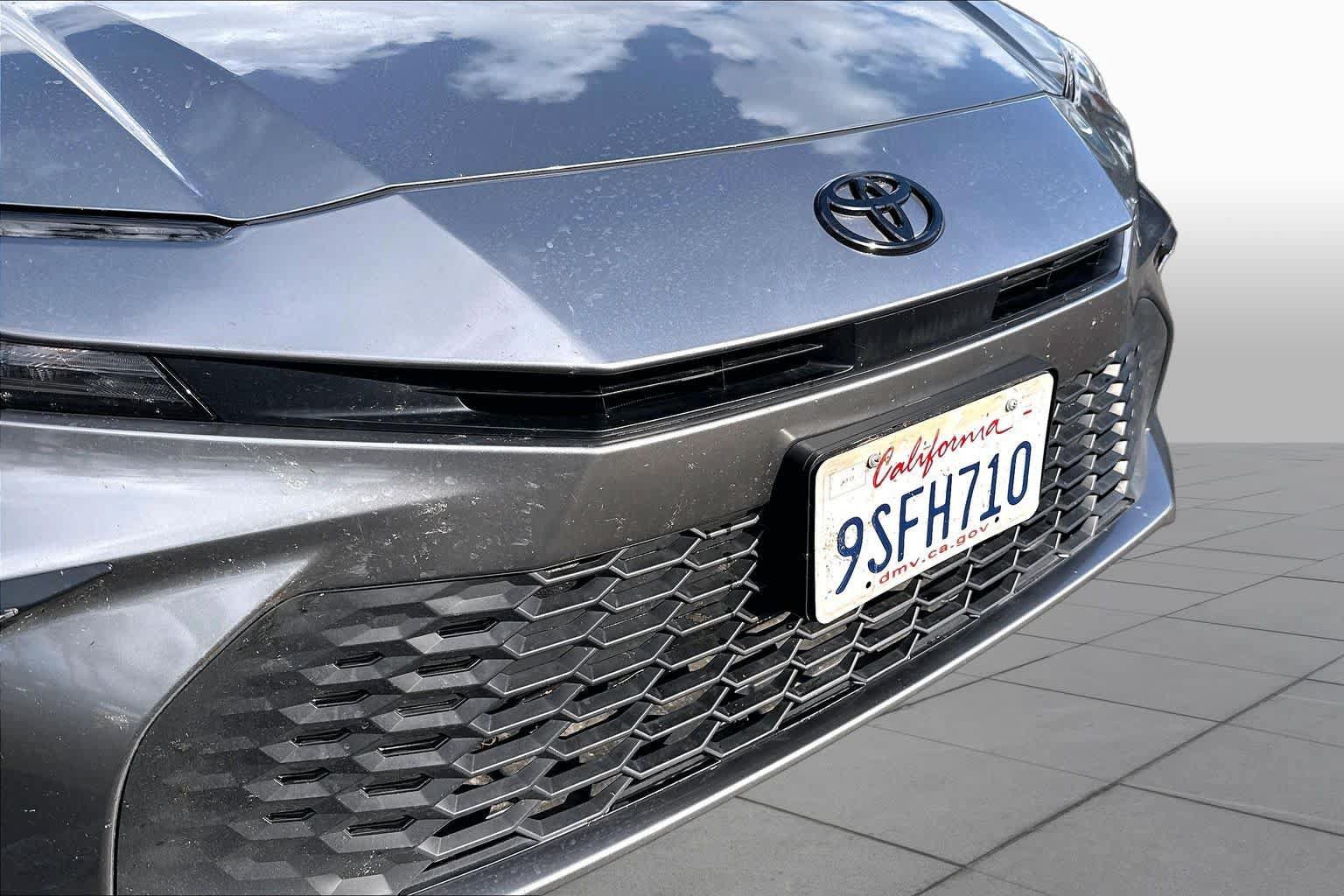 Used 2025 Toyota Camry SE FWD image 29