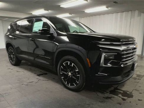 New 2025 Chevrolet Traverse LT w/ Sun and Wheel Package image 2