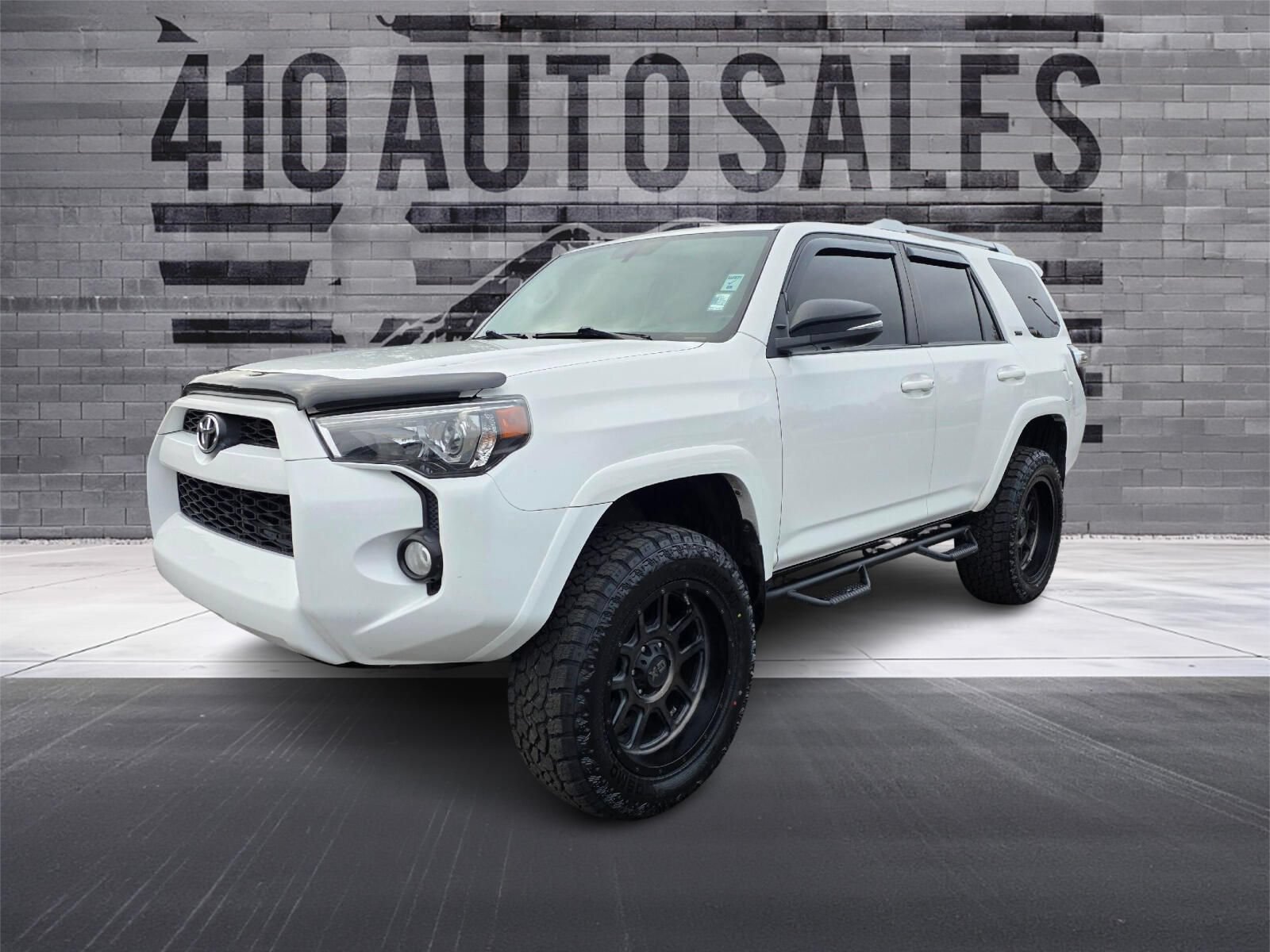 Used 2018 Toyota 4Runner SR5 AWD/4WD image 6