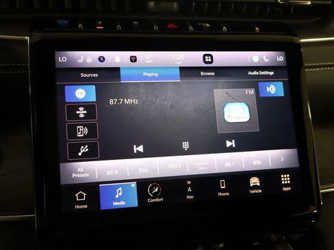 Used 2023 Jeep Grand Cherokee Overland w/ Luxury Tech Group IV AWD/4WD image 33