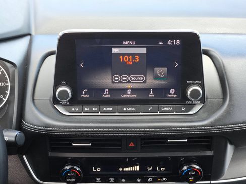Used 2025 Nissan Rogue SV FWD image 16