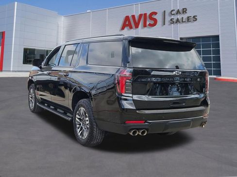 Used 2025 Chevrolet Suburban Z71 image 3