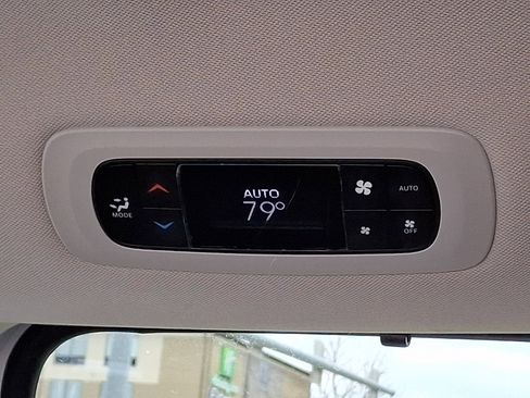 Used 2024 Chrysler Pacifica Touring-L image 12